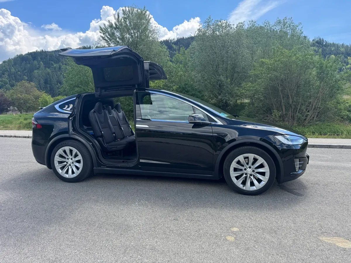 Tesla Model X 2017 photo 3