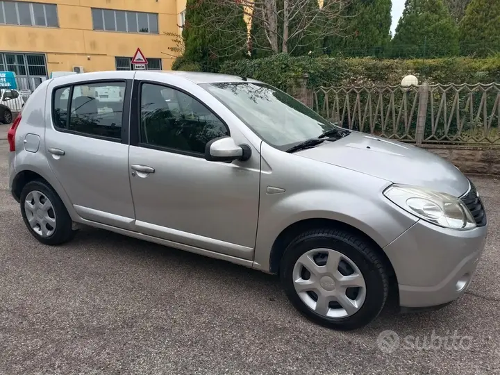 Dacia Sandero 2010 photo 5