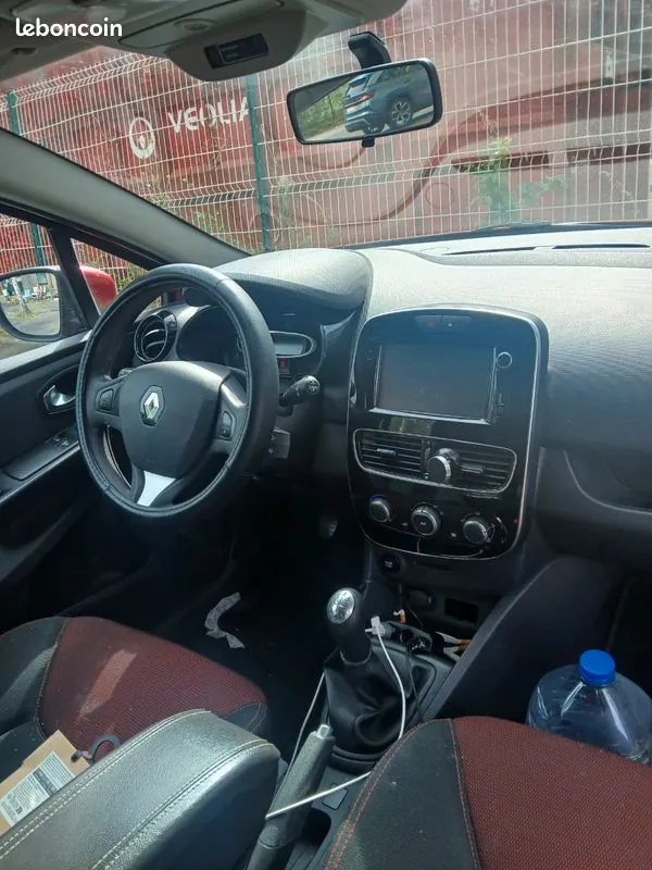 Renault Clio 2016 photo 2