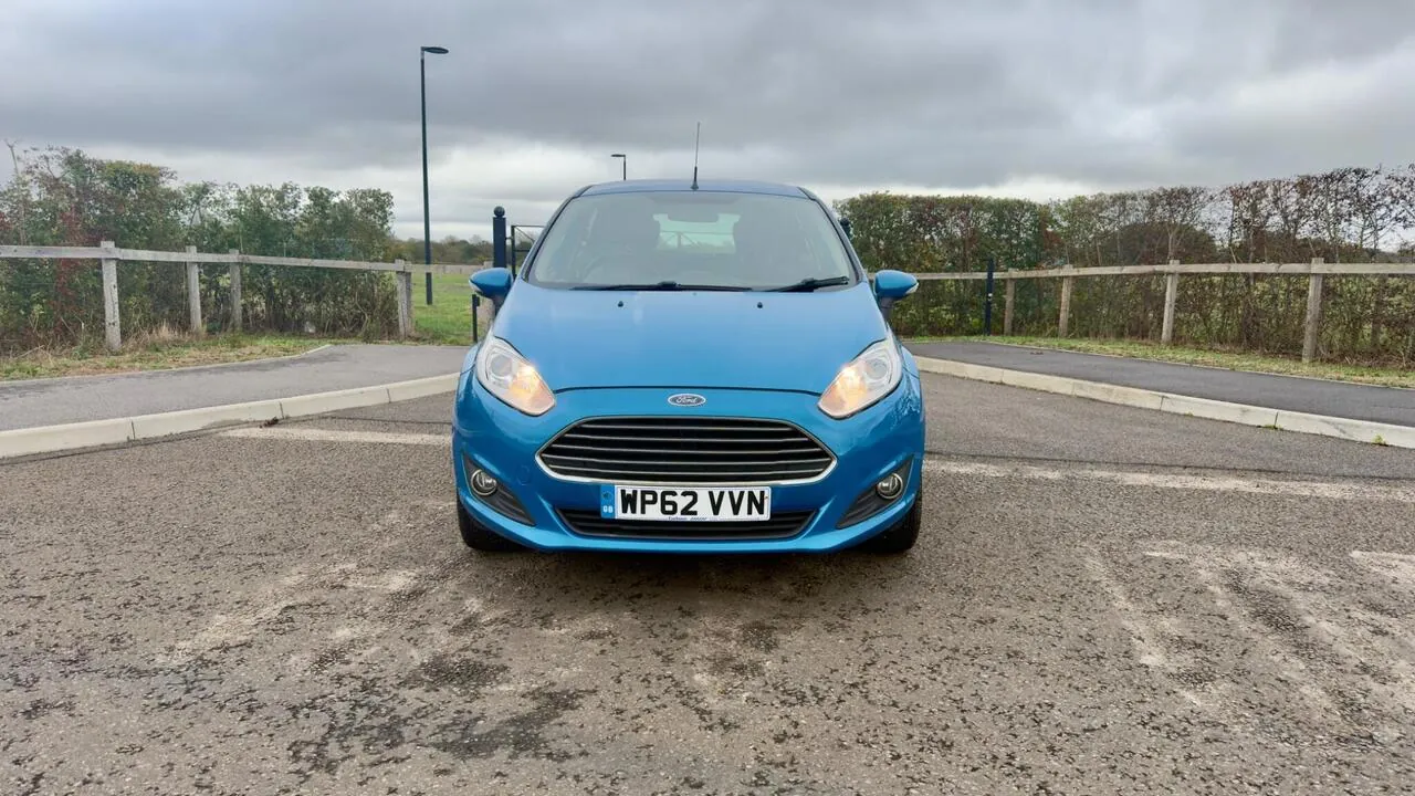 Ford Fiesta 2013 photo 2