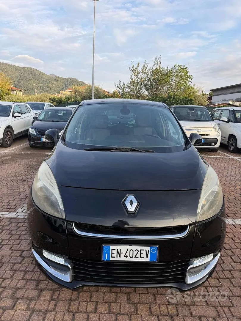 Renault Scenic 2012 photo 2