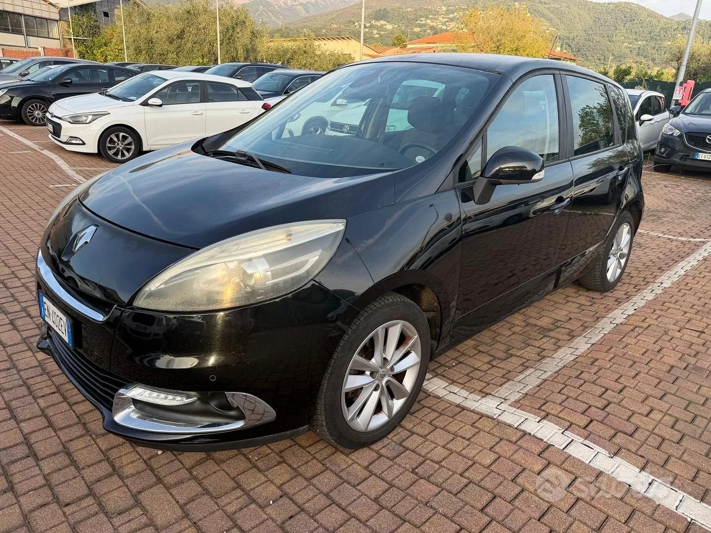 Renault Scenic 2012 photo 3