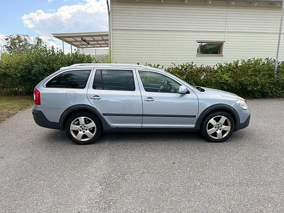 Skoda Octavia Scout 2011 photo 5