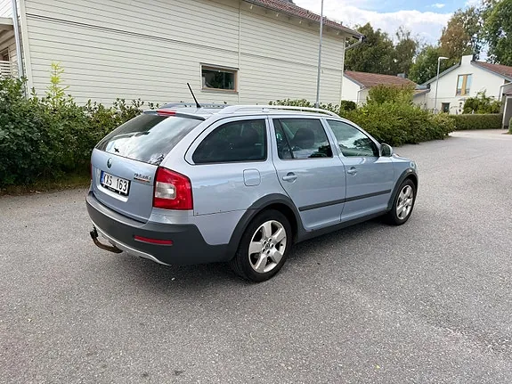 Skoda Octavia Scout 2011 photo 4