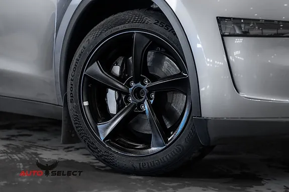 Tesla Model Y 2025 photo 3