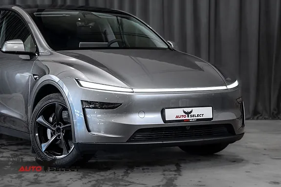 Tesla Model Y 2025 photo 2