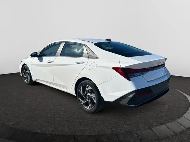 Hyundai Elantra 2025 photo 3