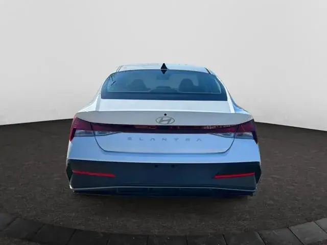 Hyundai Elantra 2025 photo 4