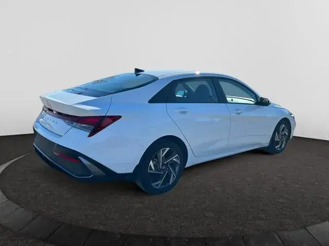 Hyundai Elantra 2025 photo 5