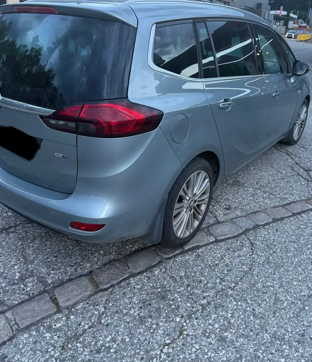 Opel Zafira Tourer 2012 photo 2