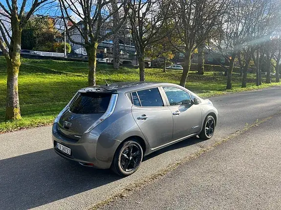 Nissan Leaf 2017 photo 2