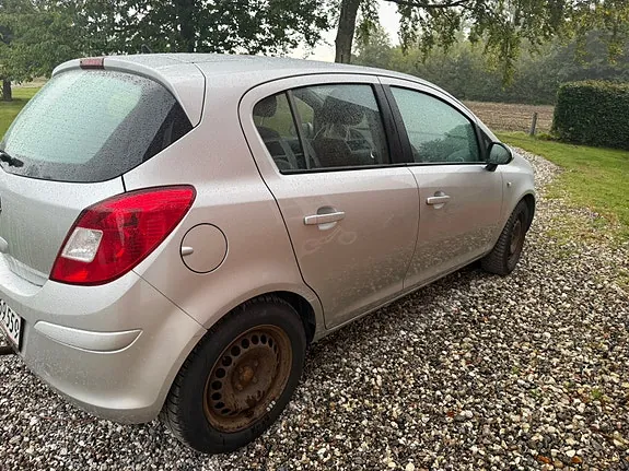 Opel Corsa 2013 photo 3