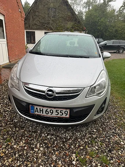Opel Corsa 2013 photo 2