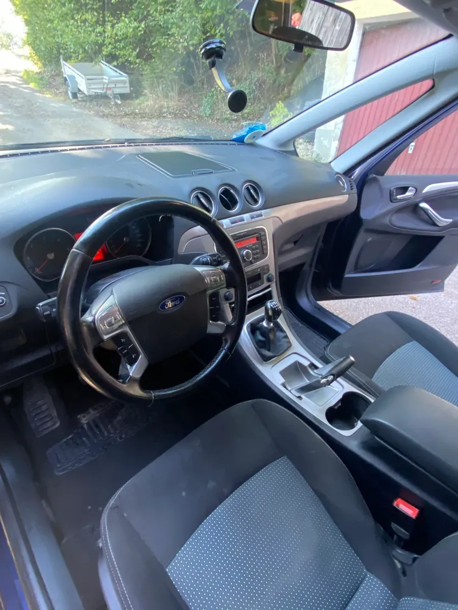 Ford Galaxy 2014 photo 3