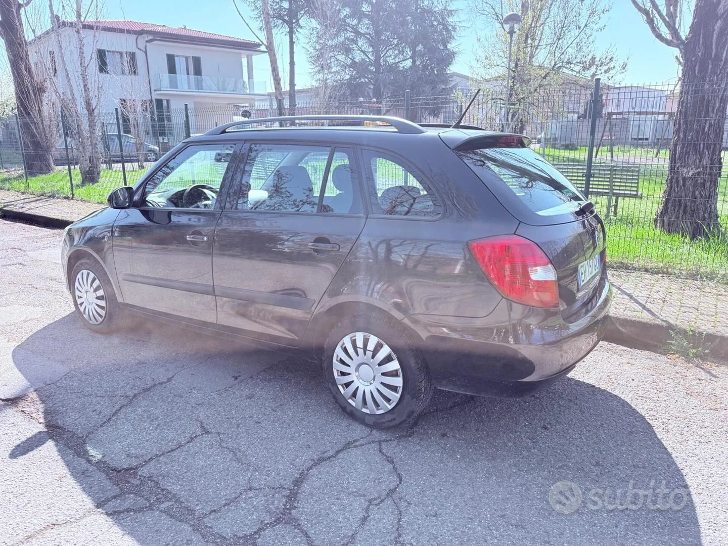 Skoda Fabia 2011 photo 3