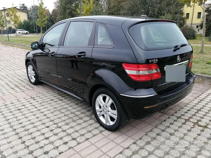 Mercedes-Benz B 180 2011 photo 3