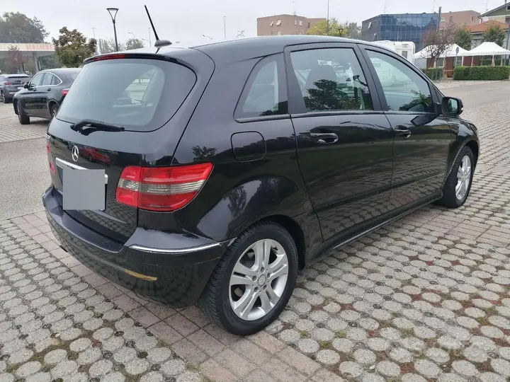 Mercedes-Benz B 180 2011 photo 4