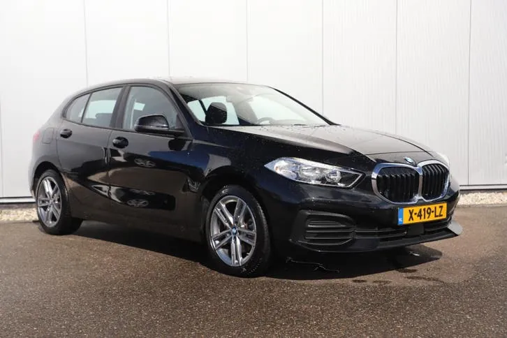 BMW 1 Series 2024 photo 3