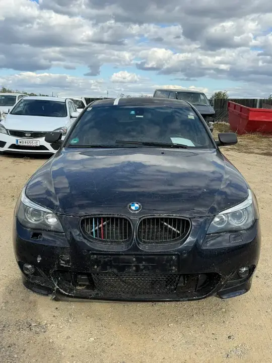 BMW 5 Series 2005 photo 2