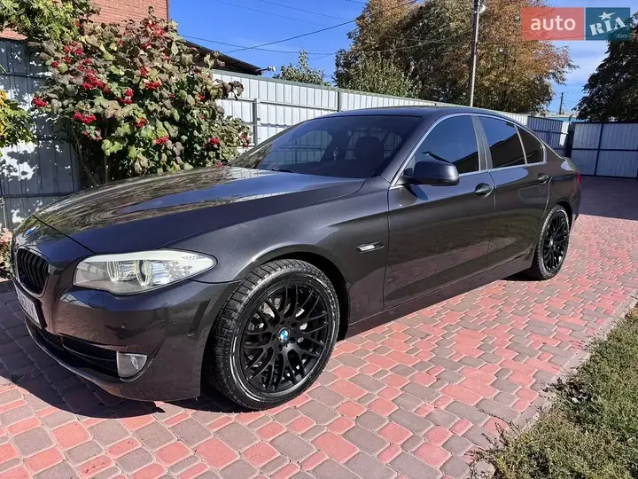BMW 5 Series 2013 photo 2