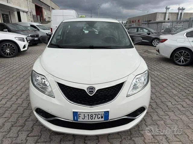 Lancia Ypsilon 2017 photo 2