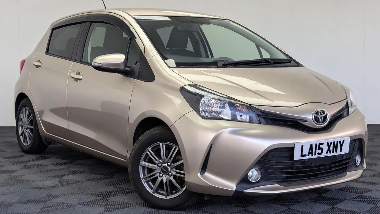 Toyota Yaris 2015 photo 2