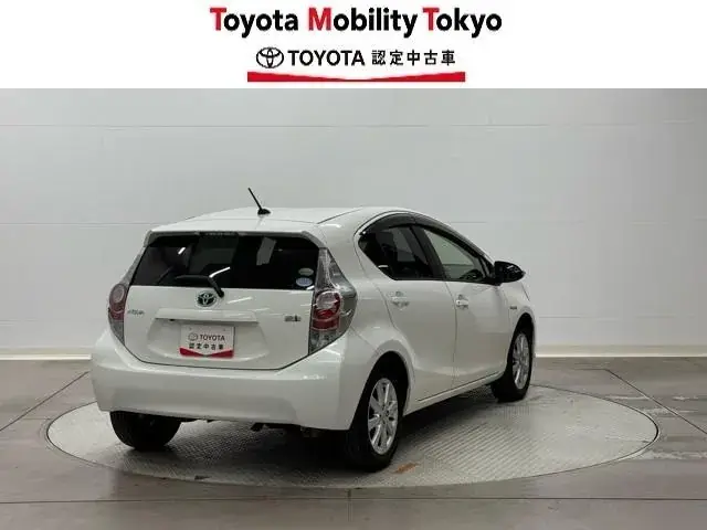 Toyota Aqua 2013 photo 2