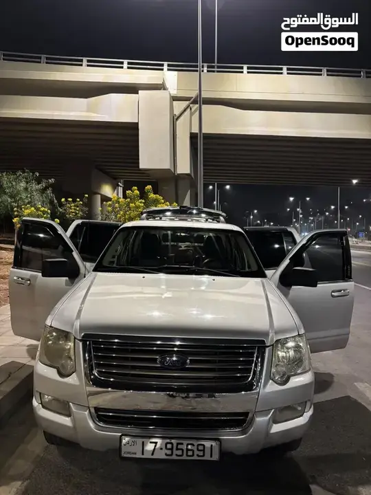 Ford Explorer 2010 photo 2