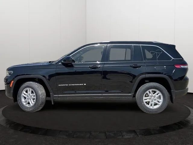 Jeep Grand Cherokee 2024 photo 2