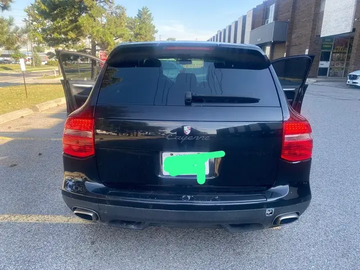 Porsche Cayenne 2010 photo 2