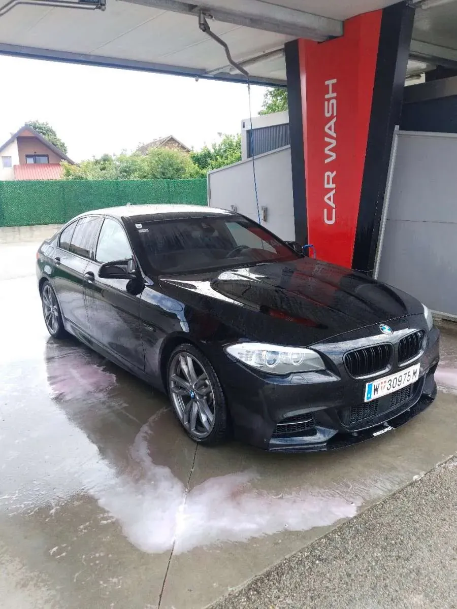 BMW 5 Series 2012 photo 2