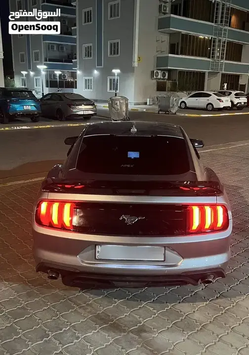 Ford Mustang 2022 photo 3