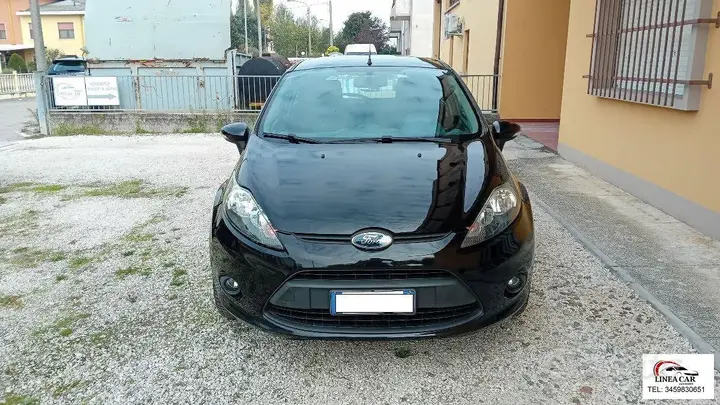 Ford Fiesta 2010 photo 2