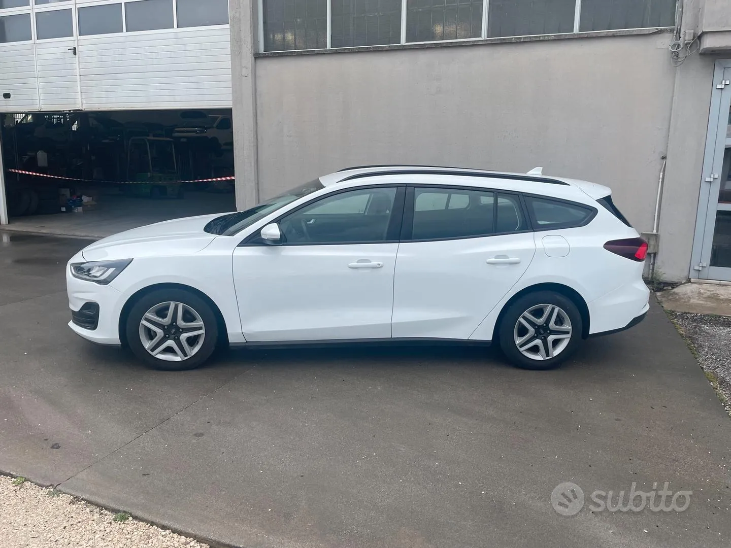 Ford Focus 2022 photo 2