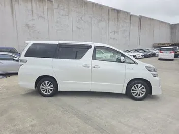 Toyota Vellfire 2013 photo 3
