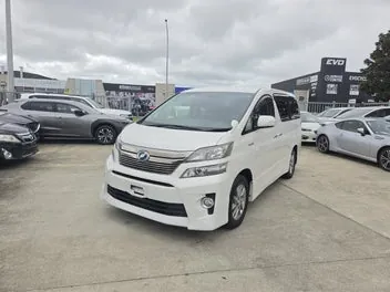 Toyota Vellfire 2013 photo 2