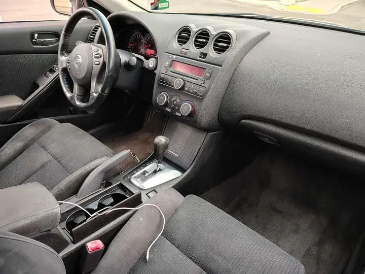Nissan Altima 2011 photo 4