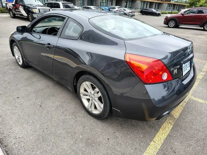 Nissan Altima 2011 photo 2