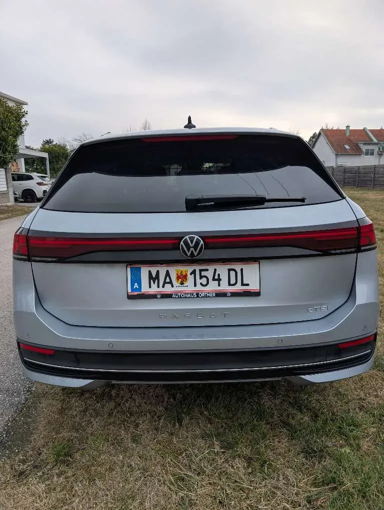 Volkswagen Passat 2024 photo 2