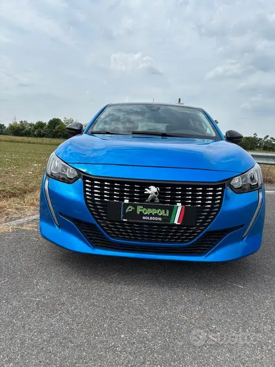 Peugeot 208 2023 photo 2
