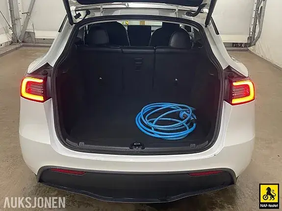 Tesla Model Y 2024 photo 4