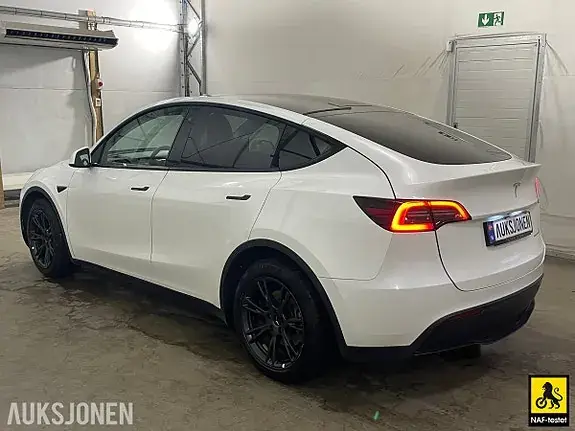 Tesla Model Y 2024 photo 2