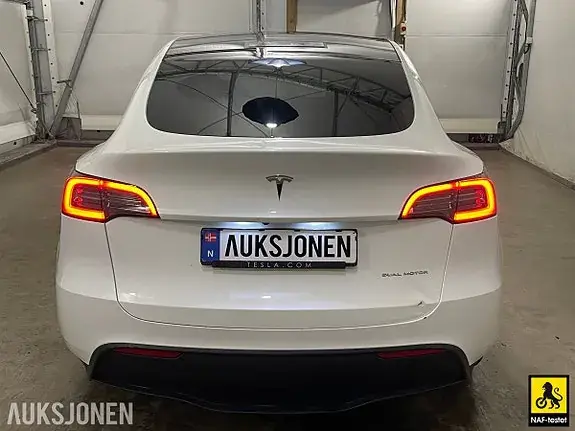 Tesla Model Y 2024 photo 3