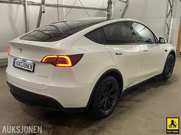 Tesla Model Y 2024 photo 5