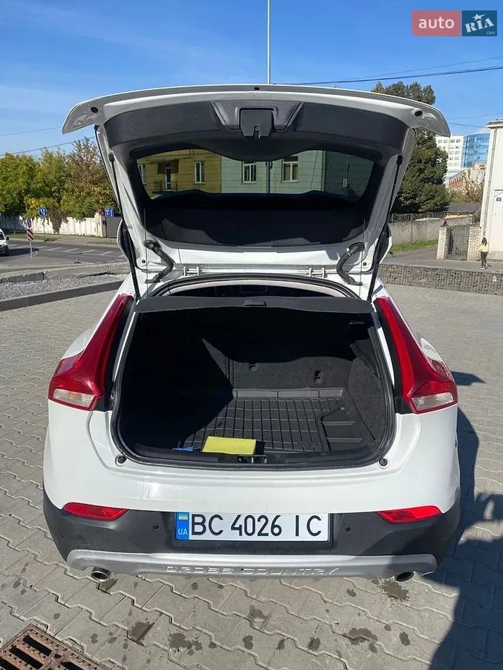 Volvo V40 Cross Country 2019 photo 4
