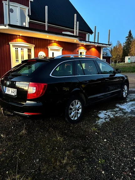 Skoda Superb 2010 photo 4