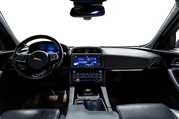 Jaguar F-Pace 2018 photo 4