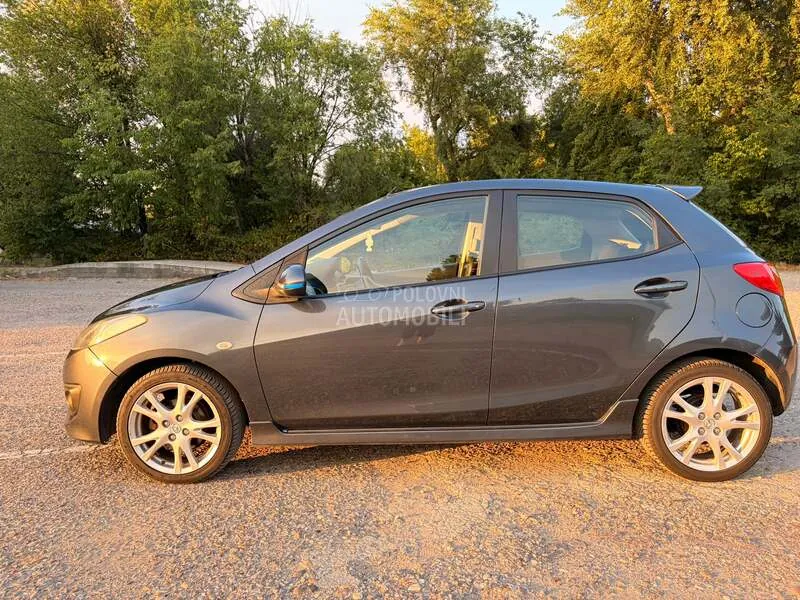 Mazda 2 2008 photo 2
