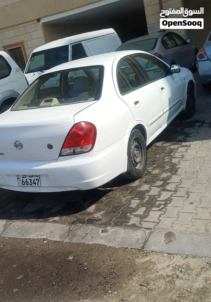 Nissan Sunny 2012 photo 4