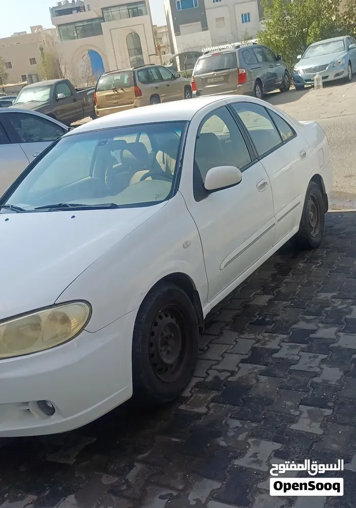 Nissan Sunny 2012 photo 2